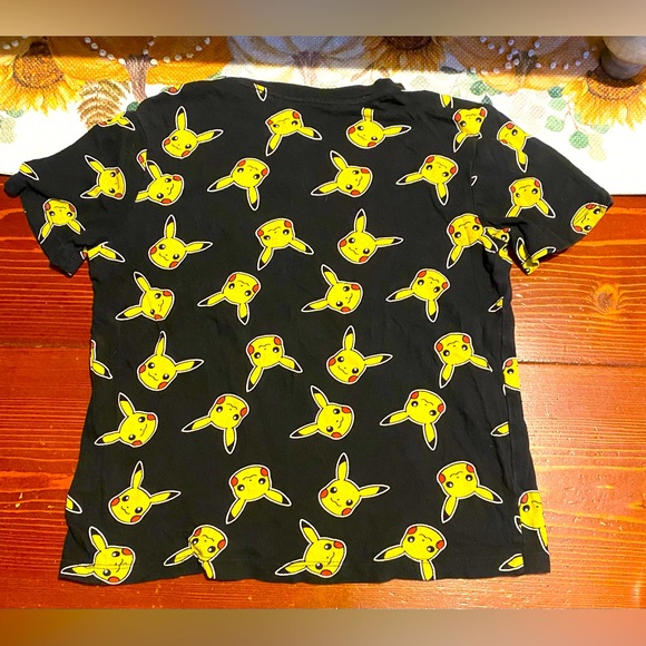 Pikachu Pokémon tshirt - Picture 2 of 4